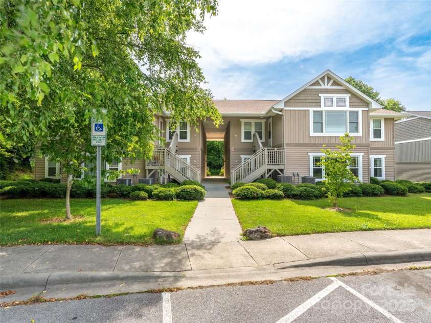 91 Morningside Lane, Hendersonville, NC 28792.  MLS# CAR4268520, YatesRealty ID 19206. 16 Morningside Lane 2 bedroom condo