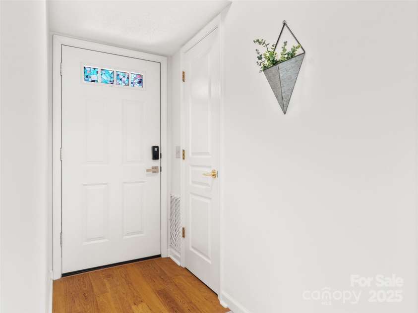 91 Morningside Lane, Hendersonville, NC 28792.  MLS# CAR4268520, YatesRealty ID 19206. 