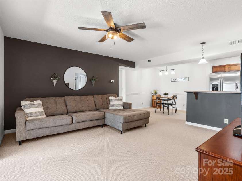 91 Morningside Lane, Hendersonville, NC 28792.  MLS# CAR4268520, YatesRealty ID 19206. 