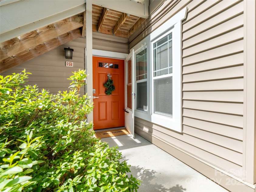 91 Morningside Lane, Hendersonville, NC 28792.  MLS# CAR4268520, YatesRealty ID 19206. 