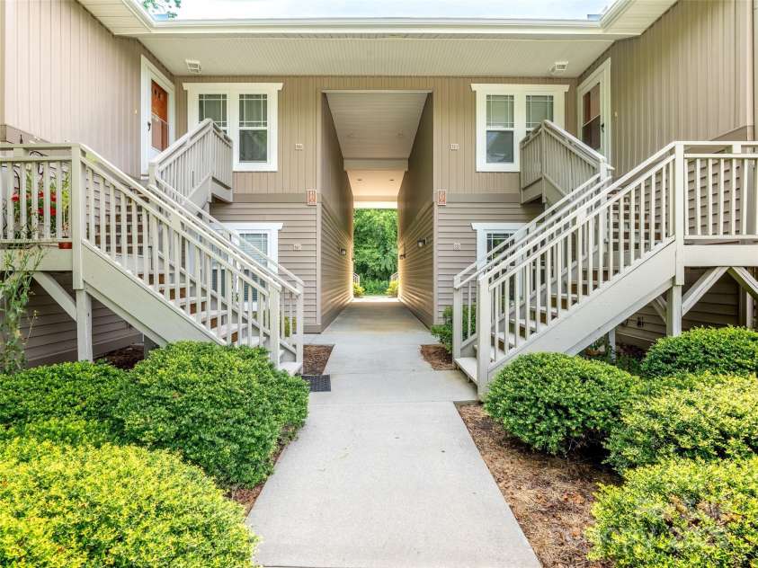 91 Morningside Lane, Hendersonville, NC 28792.  MLS# CAR4268520, YatesRealty ID 19206. 