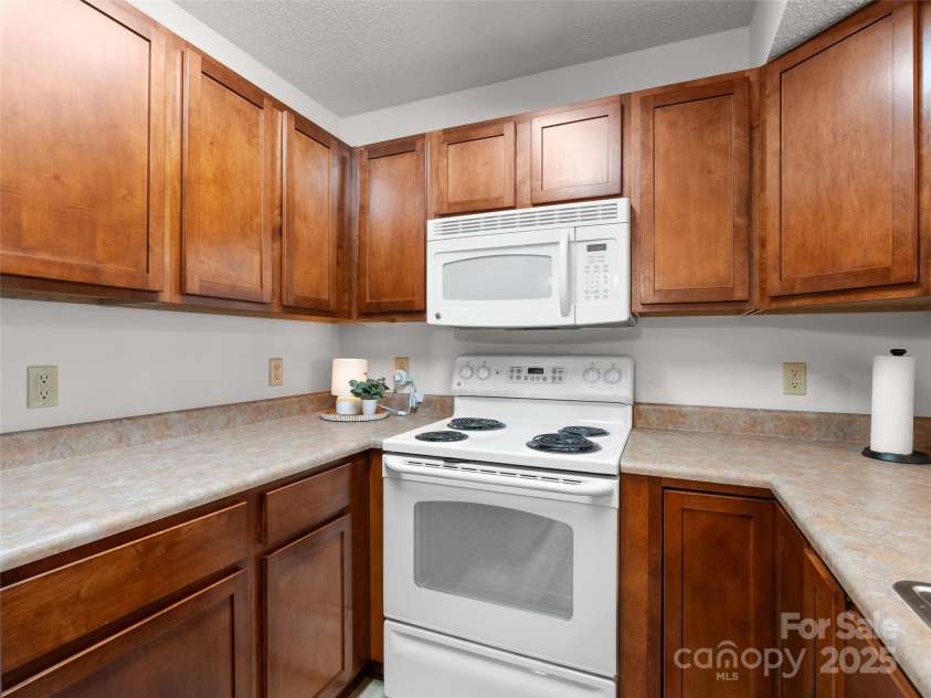 91 Morningside Lane, Hendersonville, NC 28792.  MLS# CAR4268520, YatesRealty ID 19206. 