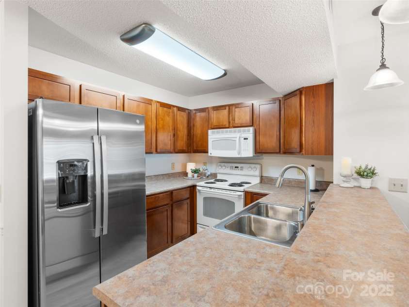 91 Morningside Lane, Hendersonville, NC 28792.  MLS# CAR4268520, YatesRealty ID 19206. Kitchen with stainless steel appliances