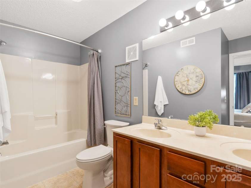 91 Morningside Lane, Hendersonville, NC 28792.  MLS# CAR4268520, YatesRealty ID 19206. Primary bath