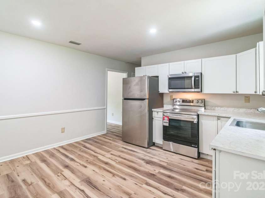 711 John Street, Matthews, NC 28105.  MLS# CAR4221107, YatesRealty ID 19207. 