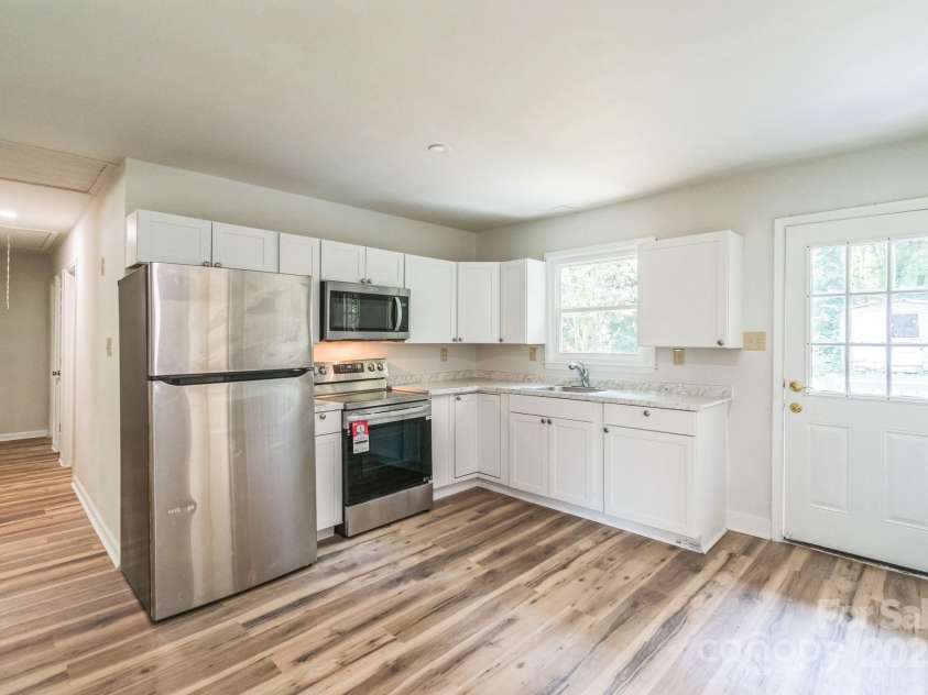711 John Street, Matthews, NC 28105.  MLS# CAR4221107, YatesRealty ID 19207. 