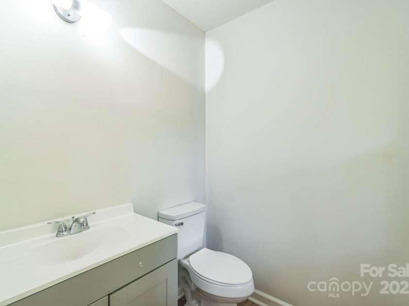 711 John Street, Matthews, NC 28105.  MLS# CAR4221107, YatesRealty ID 19207. 