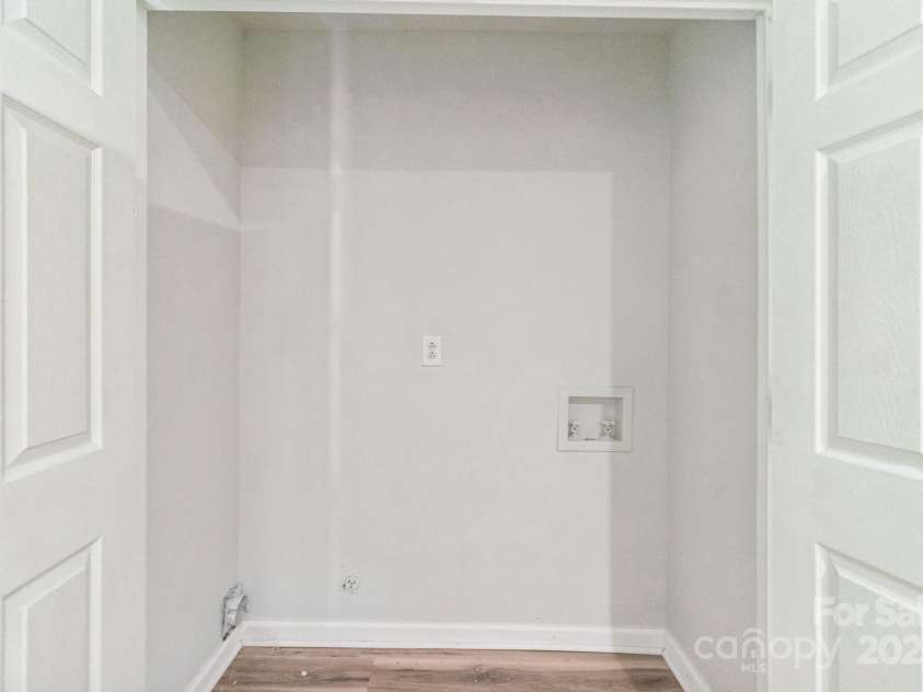 711 John Street, Matthews, NC 28105.  MLS# CAR4221107, YatesRealty ID 19207. 