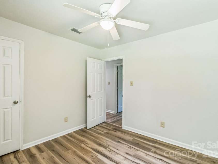 711 John Street, Matthews, NC 28105.  MLS# CAR4221107, YatesRealty ID 19207. 
