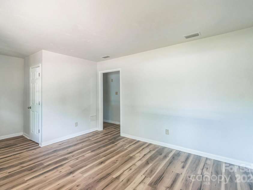 711 John Street, Matthews, NC 28105.  MLS# CAR4221107, YatesRealty ID 19207. 