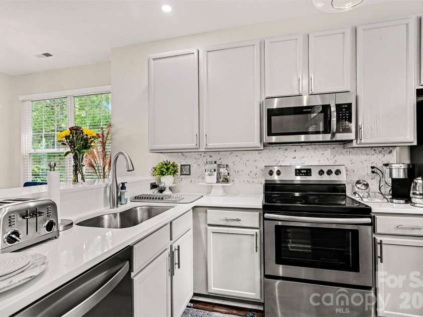 6302 Gammon Road, Charlotte, NC 28269.  MLS# CAR4371201, YatesRealty ID 19208. 
