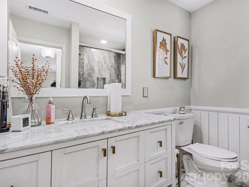 6302 Gammon Road, Charlotte, NC 28269.  MLS# CAR4371201, YatesRealty ID 19208. 
