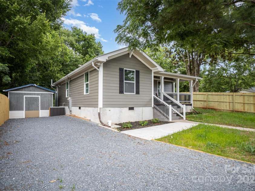 952 Salisbury Street, Wadesboro, NC 28170.  MLS# CAR4268394, YatesRealty ID 19208. 