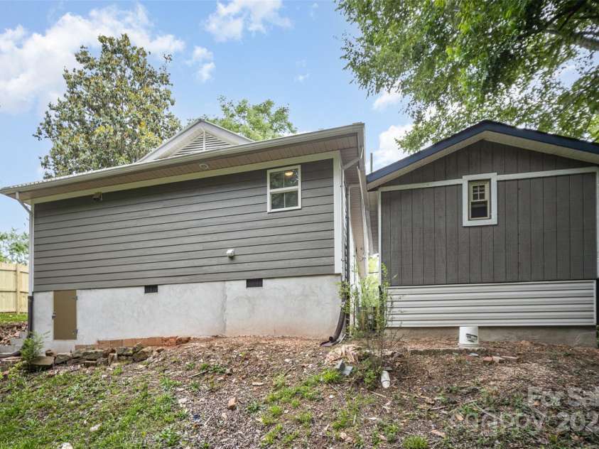 952 Salisbury Street, Wadesboro, NC 28170.  MLS# CAR4268394, YatesRealty ID 19208. 