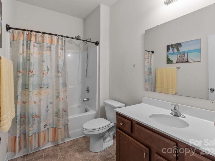 185 Willow Valley Drive, Mooresville, NC 28115.  MLS# CAR4267413, YatesRealty ID 19209. Bathroom 2