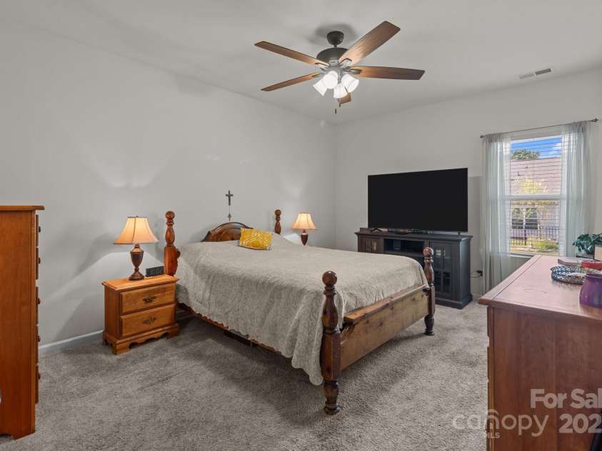 185 Willow Valley Drive, Mooresville, NC 28115.  MLS# CAR4267413, YatesRealty ID 19209. Primary bedroom