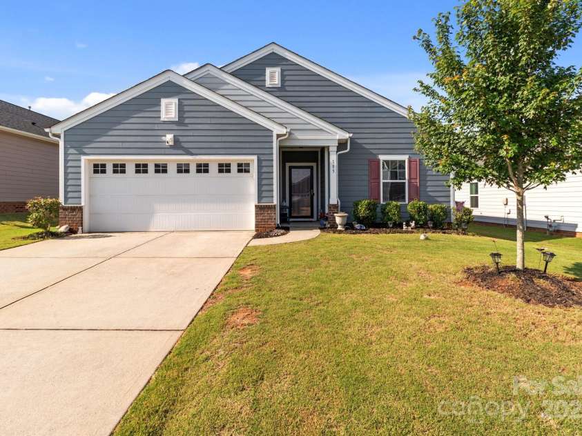 185 Willow Valley Drive, Mooresville, NC 28115.  MLS# CAR4267413, YatesRealty ID 19209. Welcome to beautiful 185 Willow Valley Dr!