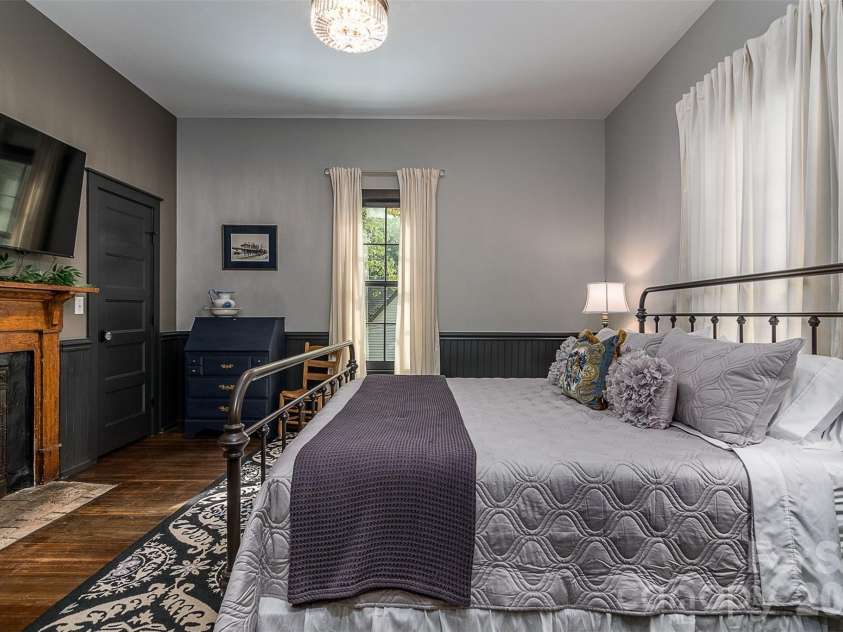 518 Sharpe Street, Statesville, NC 28677.  MLS# CAR4359455, YatesRealty ID 19209. Bedroom 2 w/Access to Full Bath