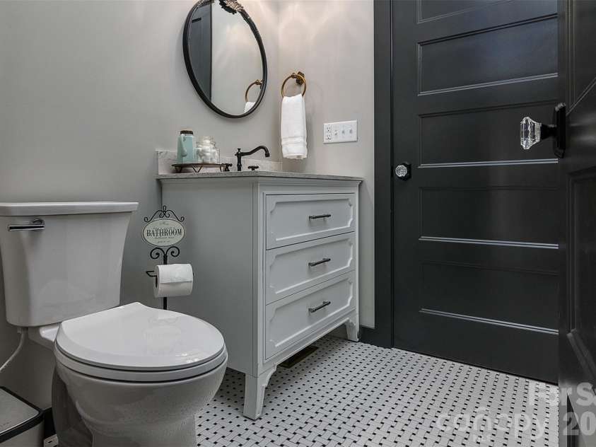518 Sharpe Street, Statesville, NC 28677.  MLS# CAR4359455, YatesRealty ID 19209. Full Bath w/Tile Flooring