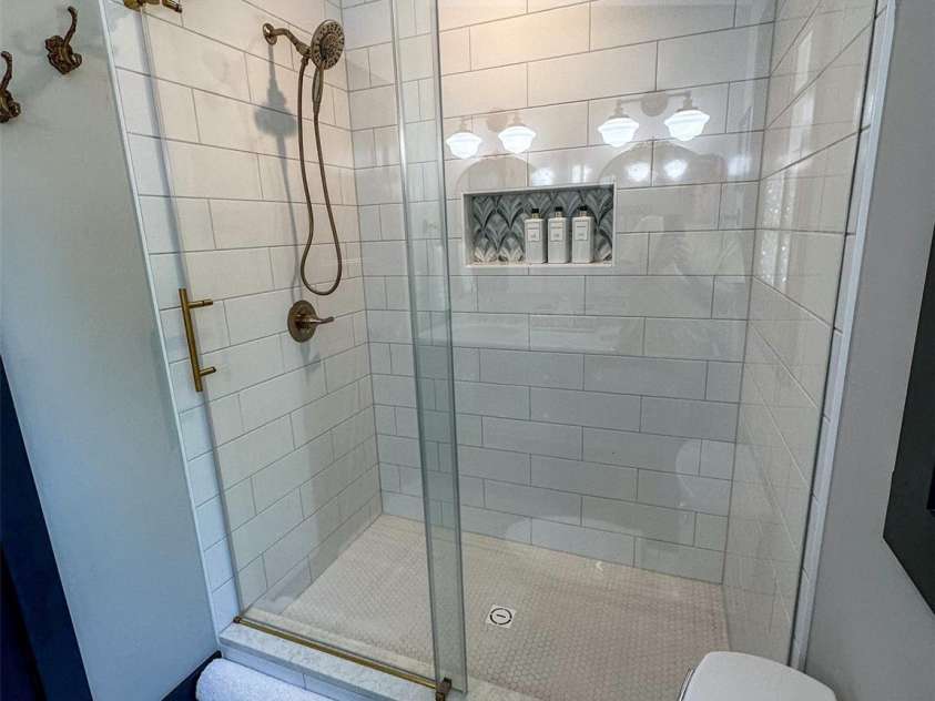 518 Sharpe Street, Statesville, NC 28677.  MLS# CAR4359455, YatesRealty ID 19209. Primary Bath w/Walk-In Shower