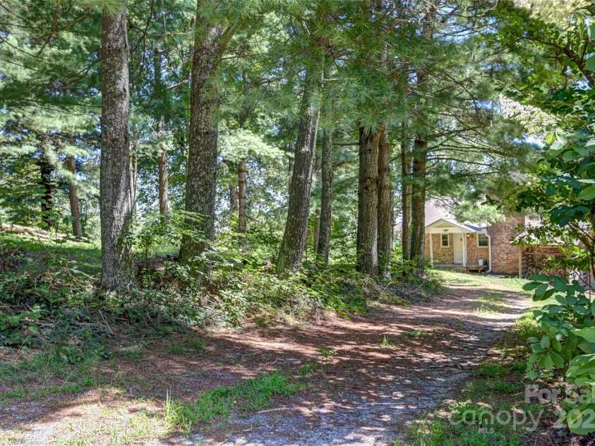 371 Heatherly Heights Road, Saluda, NC 28773.  MLS# CAR4297768, YatesRealty ID 1921. 