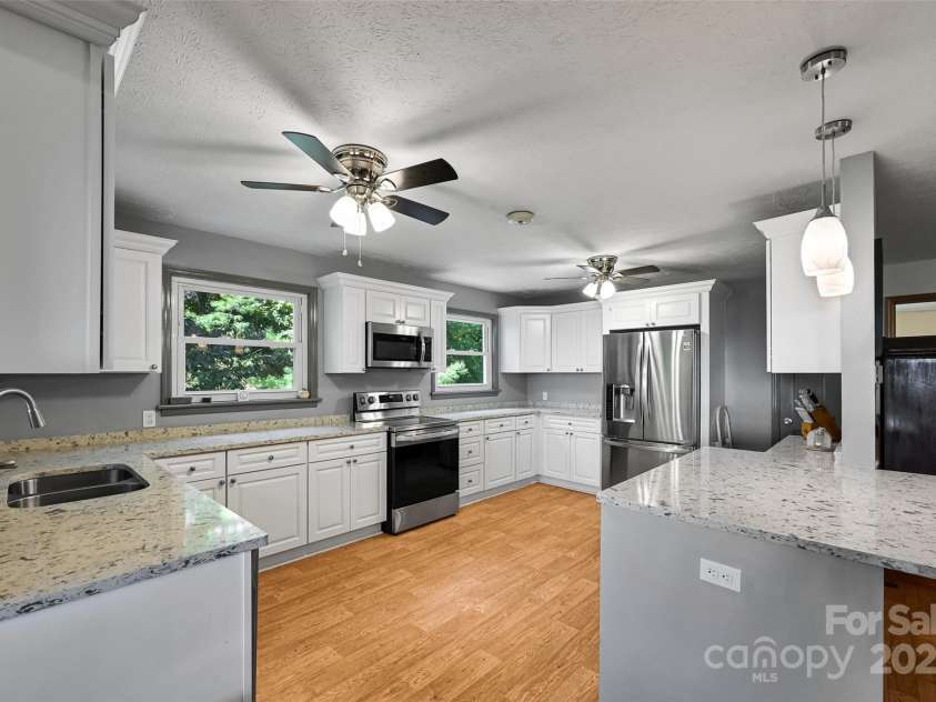 371 Heatherly Heights Road, Saluda, NC 28773.  MLS# CAR4297768, YatesRealty ID 1921. 