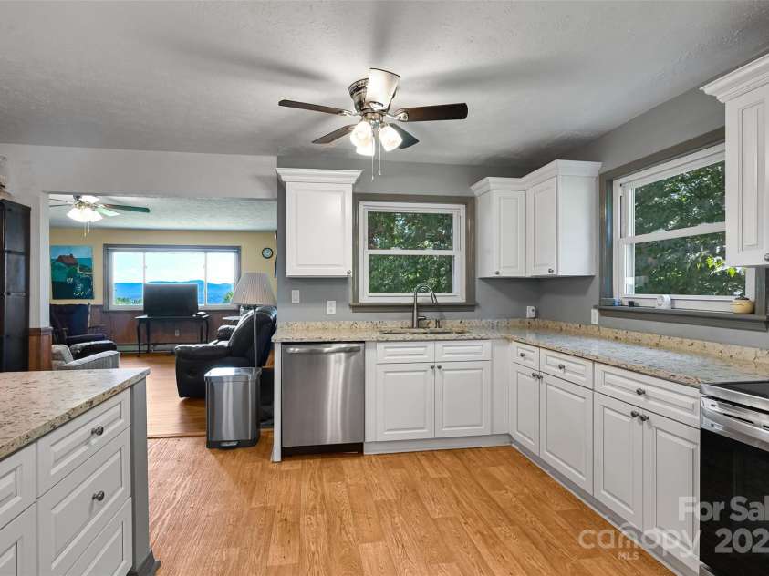 371 Heatherly Heights Road, Saluda, NC 28773.  MLS# CAR4297768, YatesRealty ID 1921. 