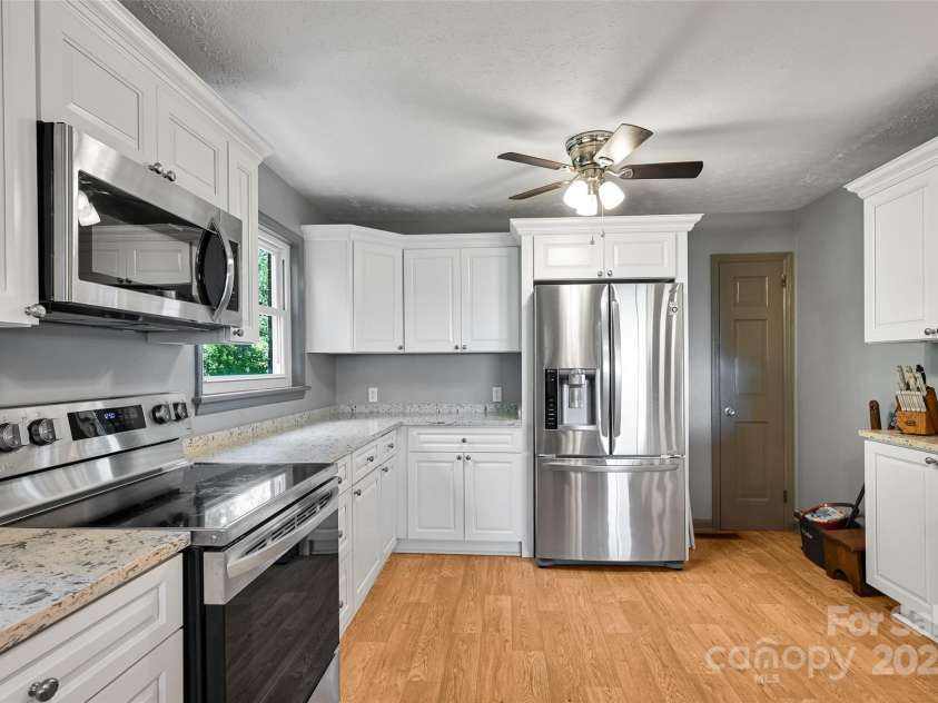 371 Heatherly Heights Road, Saluda, NC 28773.  MLS# CAR4297768, YatesRealty ID 1921. 