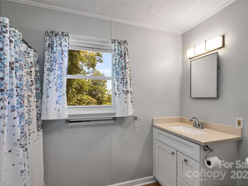 371 Heatherly Heights Road, Saluda, NC 28773.  MLS# CAR4297768, YatesRealty ID 1921. 