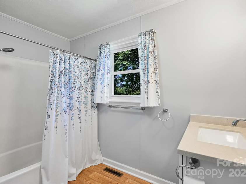 371 Heatherly Heights Road, Saluda, NC 28773.  MLS# CAR4297768, YatesRealty ID 1921. 