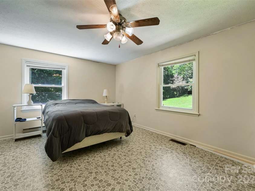 371 Heatherly Heights Road, Saluda, NC 28773.  MLS# CAR4297768, YatesRealty ID 1921. 