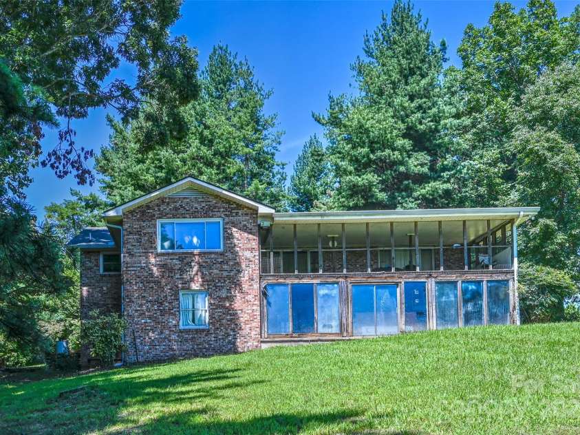 371 Heatherly Heights Road, Saluda, NC 28773.  MLS# CAR4297768, YatesRealty ID 1921. 