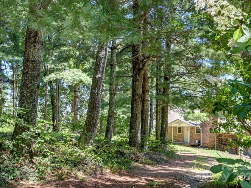 371 Heatherly Heights Road, Saluda, NC 28773.  MLS# CAR4297768, YatesRealty ID 1921. 