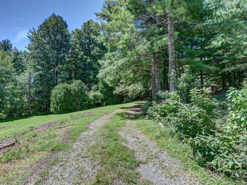 371 Heatherly Heights Road, Saluda, NC 28773.  MLS# CAR4297768, YatesRealty ID 1921. 
