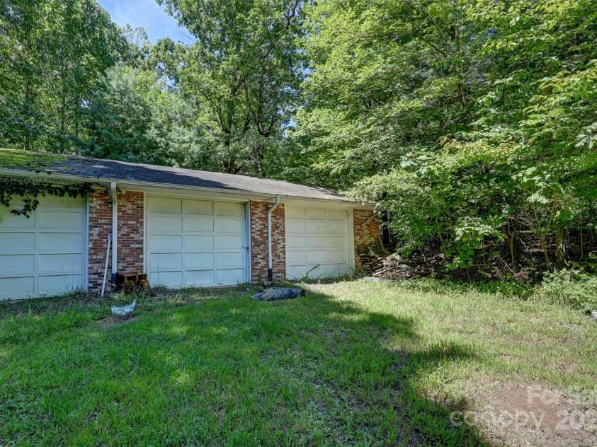 371 Heatherly Heights Road, Saluda, NC 28773.  MLS# CAR4297768, YatesRealty ID 1921. 