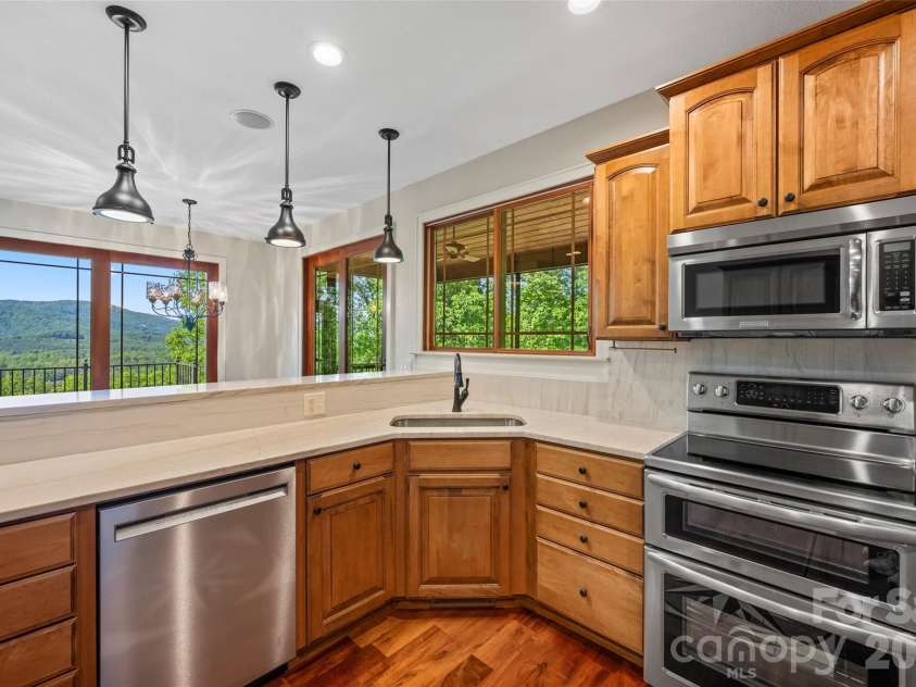 556 High Pines Loop, Lake Lure, NC 28746.  MLS# CAR4375948, YatesRealty ID 19210. Primary Bedroom