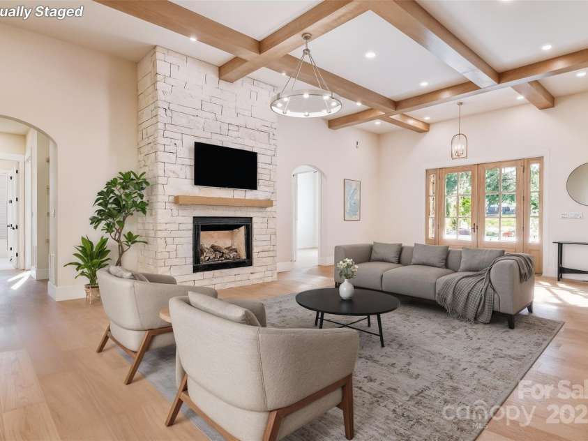 574 Skytop Farm Lane, Hendersonville, NC 28791.  MLS# CAR4202763, YatesRealty ID 19211. 