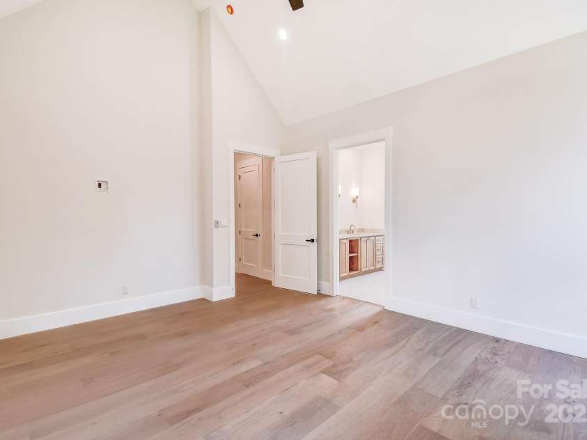 574 Skytop Farm Lane, Hendersonville, NC 28791.  MLS# CAR4202763, YatesRealty ID 19211. 