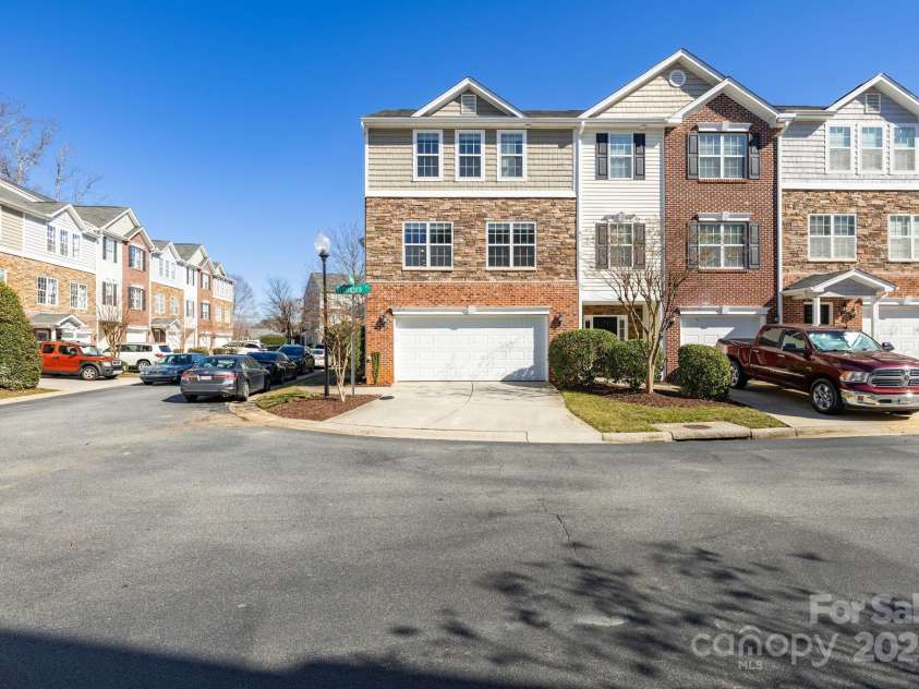 20 Dillingham Place, Greensboro, NC 27455.  MLS# CAR4225851, YatesRealty ID 19214. 