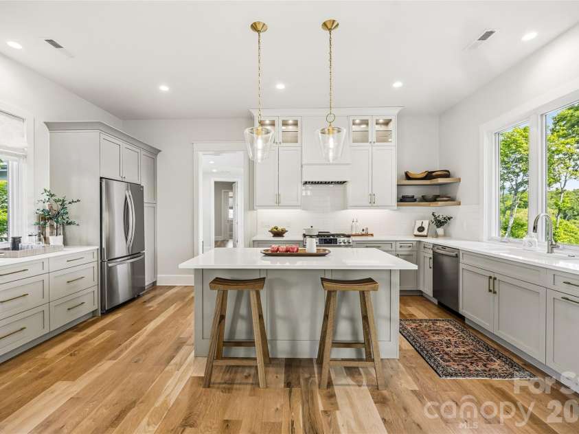 162 Riverbend Forest Drive, Asheville, NC 28805.  MLS# CAR4342488, YatesRealty ID 19215. 