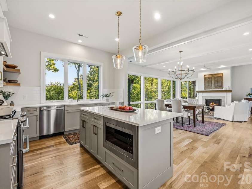 162 Riverbend Forest Drive, Asheville, NC 28805.  MLS# CAR4342488, YatesRealty ID 19215. 