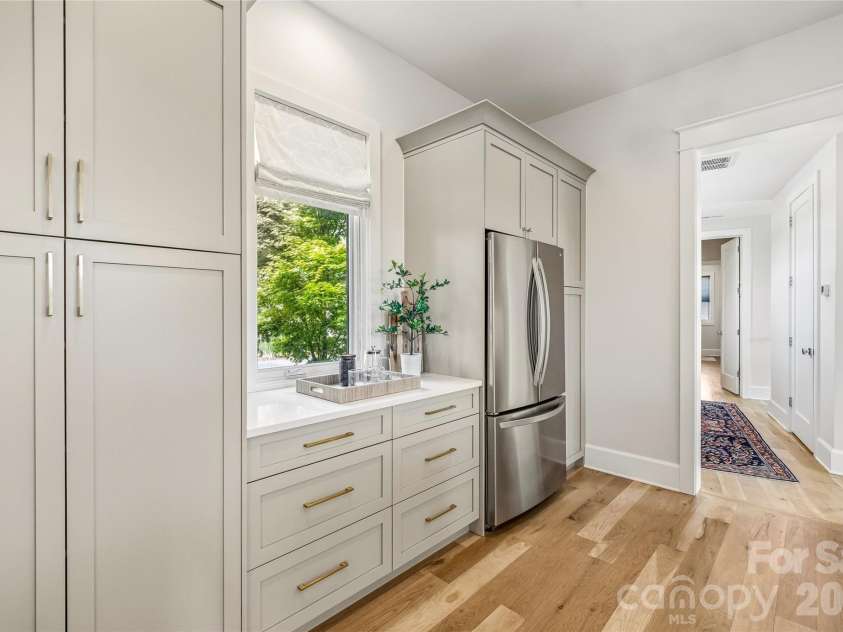 162 Riverbend Forest Drive, Asheville, NC 28805.  MLS# CAR4342488, YatesRealty ID 19215. 