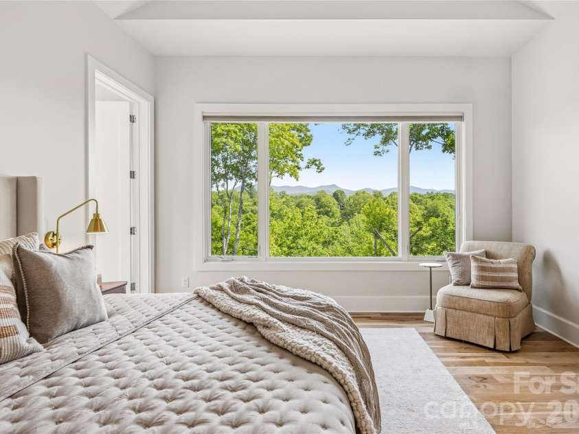 162 Riverbend Forest Drive, Asheville, NC 28805.  MLS# CAR4342488, YatesRealty ID 19215. 