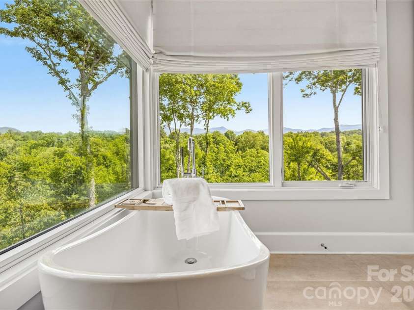 162 Riverbend Forest Drive, Asheville, NC 28805.  MLS# CAR4342488, YatesRealty ID 19215. 