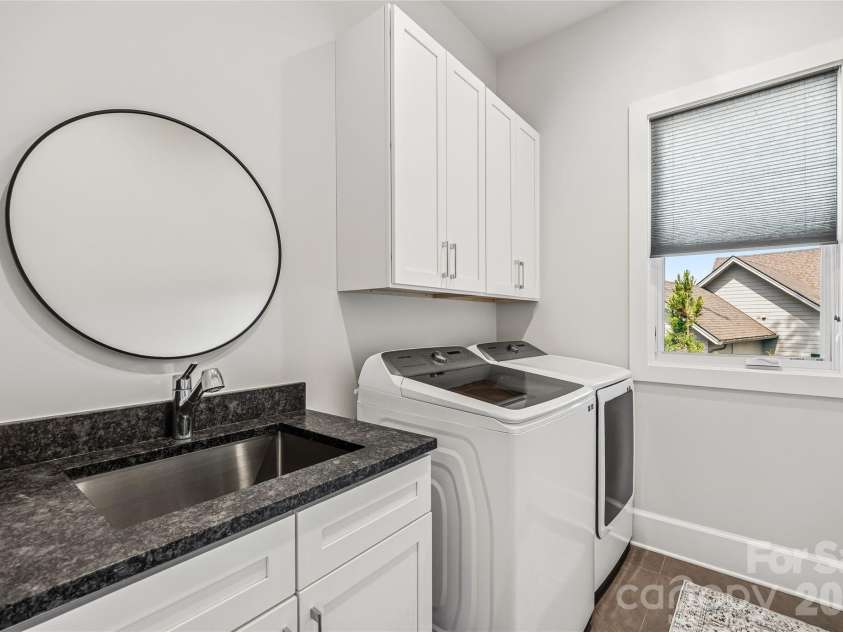 162 Riverbend Forest Drive, Asheville, NC 28805.  MLS# CAR4342488, YatesRealty ID 19215. 