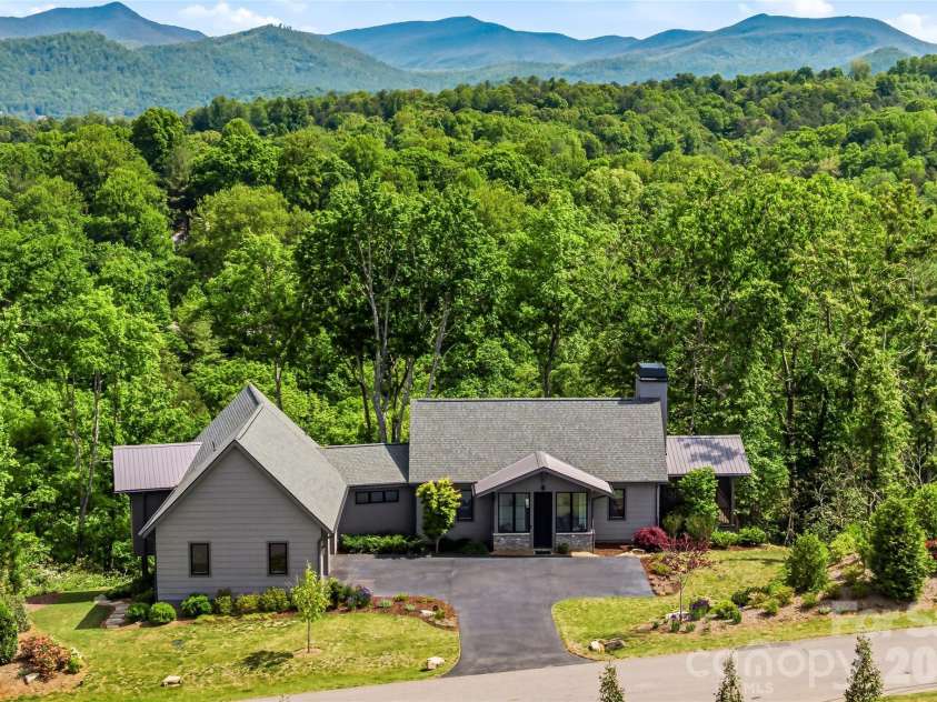 162 Riverbend Forest Drive, Asheville, NC 28805.  MLS# CAR4342488, YatesRealty ID 19215. 