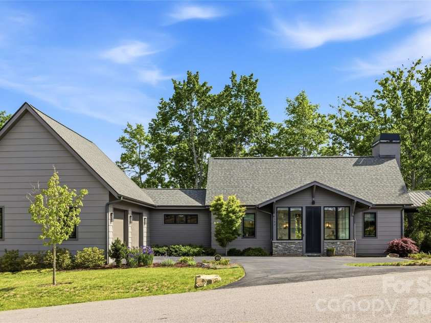 162 Riverbend Forest Drive, Asheville, NC 28805.  MLS# CAR4342488, YatesRealty ID 19215. 