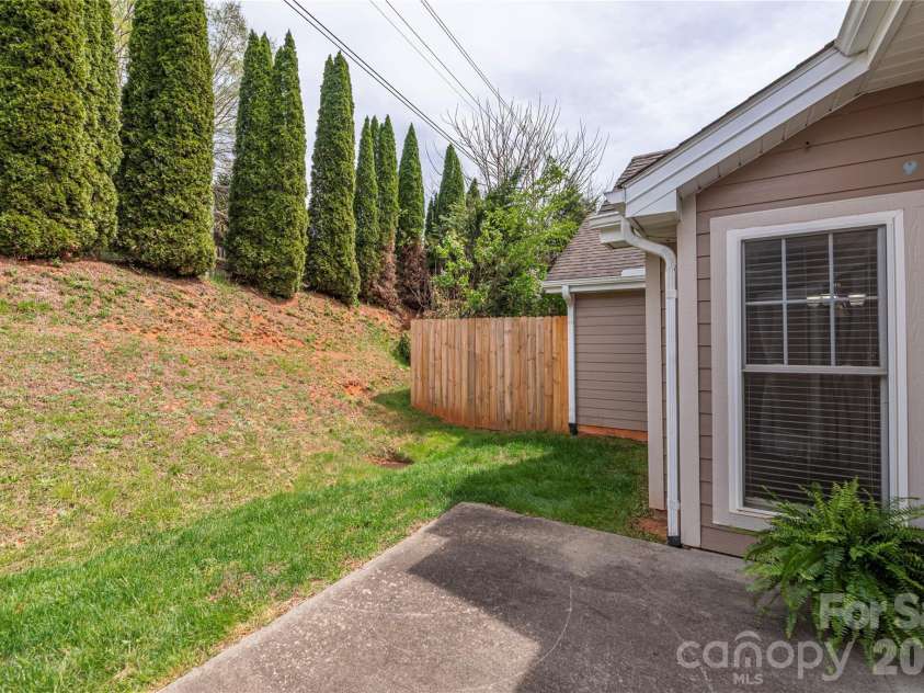 8 Kaylor Drive, Arden, NC 28704.  MLS# CAR4369533, YatesRealty ID 19216. 