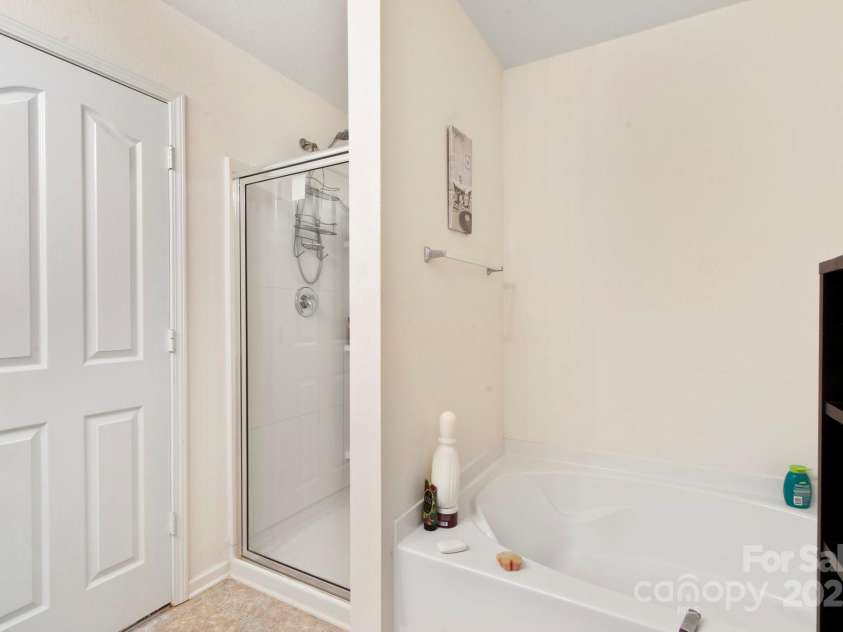 3627 Alexander Forest Drive, Charlotte, NC 28269.  MLS# CAR4227346, YatesRealty ID 19217. 