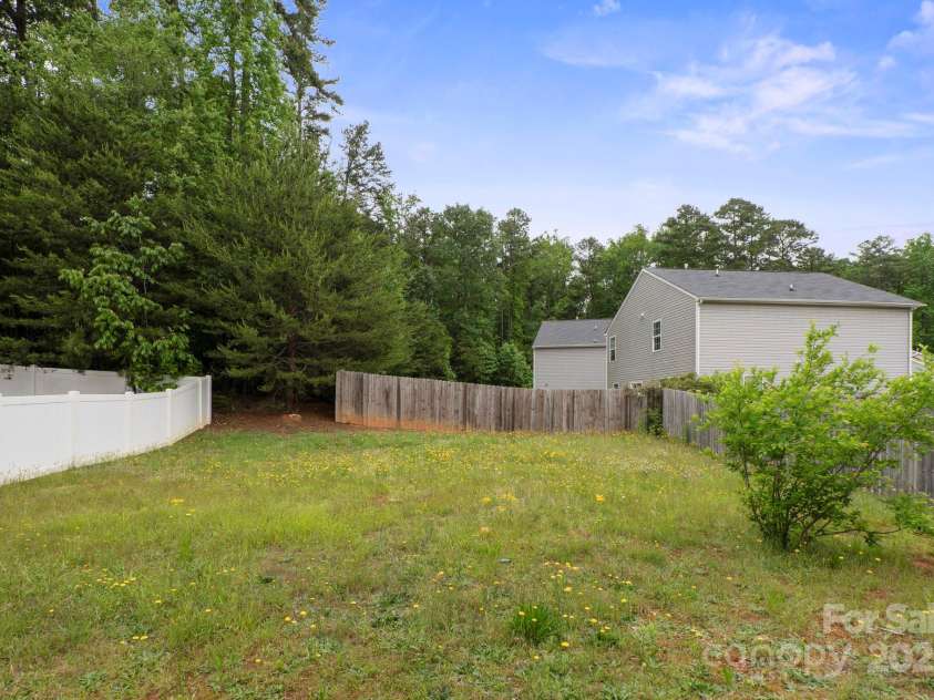 3627 Alexander Forest Drive, Charlotte, NC 28269.  MLS# CAR4227346, YatesRealty ID 19217. 